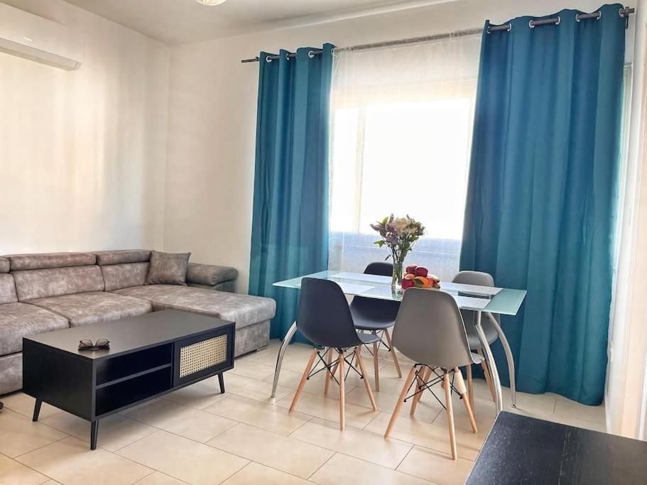 Teo Apartment Paphos ภายนอก รูปภาพ