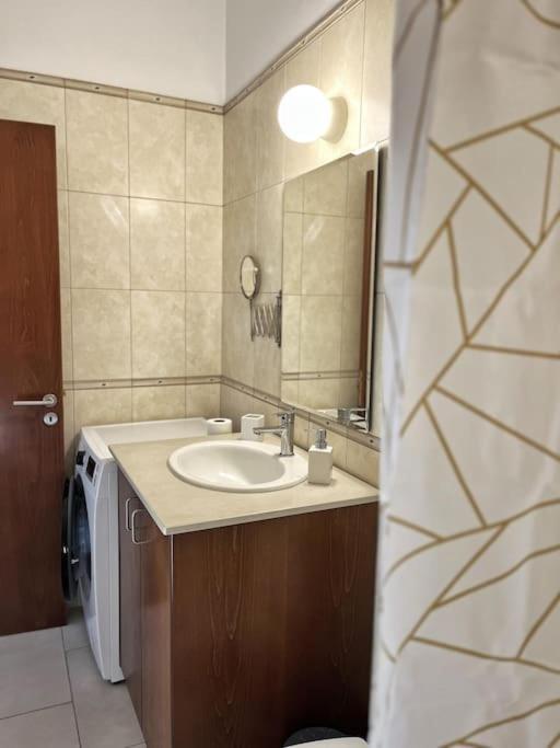 Teo Apartment Paphos ภายนอก รูปภาพ