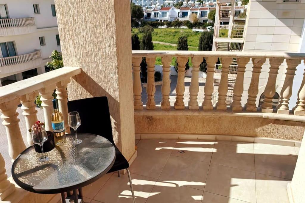 Teo Apartment Paphos ภายนอก รูปภาพ