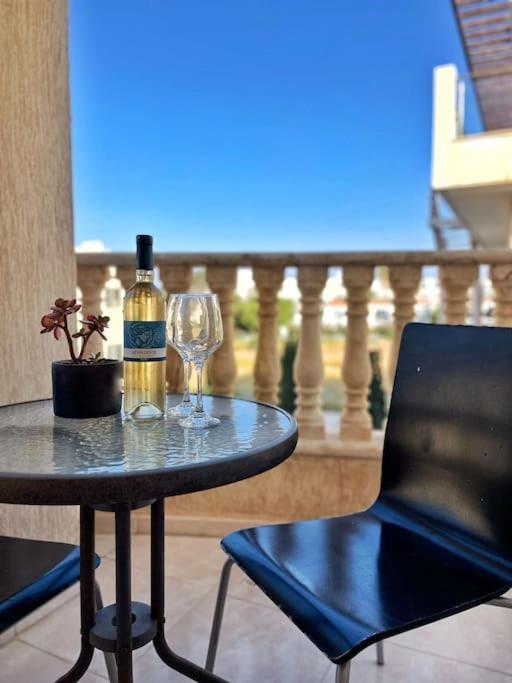 Teo Apartment Paphos ภายนอก รูปภาพ